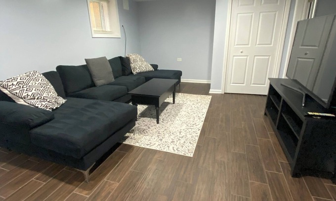 West Lawn Appartement | Lovely 3-bedroom apartment, safe and clean, close to Midway Airport