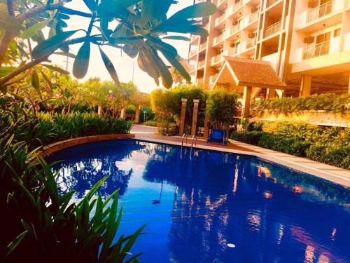 Bacoor City Appartement | Lovely 3 bedroom condo with amenities