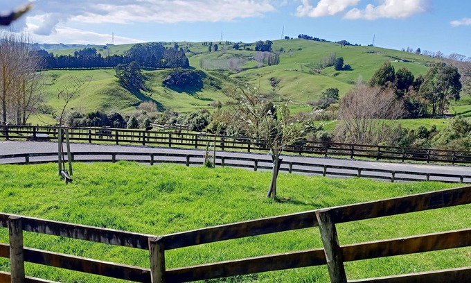 Karapiro Autre | Lovely 3 Bedroom Quiet Home with Farm Views - 10 mins to Cambridge and Hobbiton