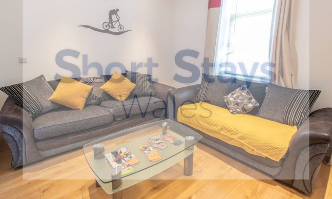 Cwmcarn Maison | Lovely 3 BR Home Sleeps 7 in the Cross Keys!