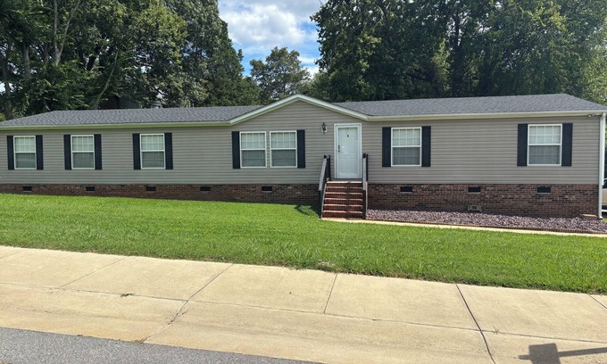 Clarksville Maison | Lovely 4-bedroom house in Clarksville walking distance to downtown activities