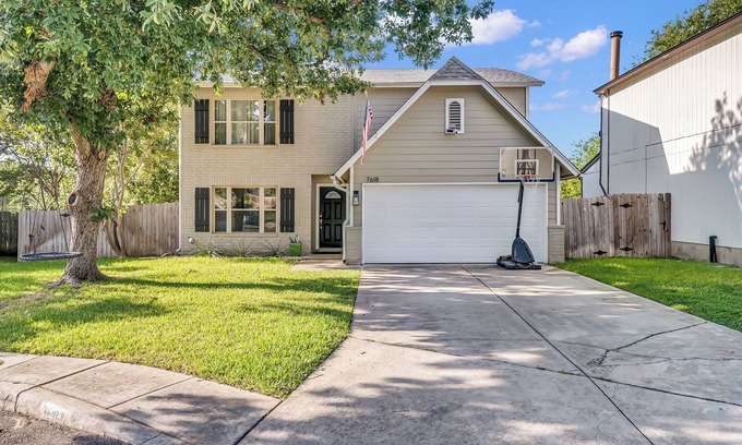 Parkwood Maison | Lovely 4-bedroom house with a pool in San Antonio