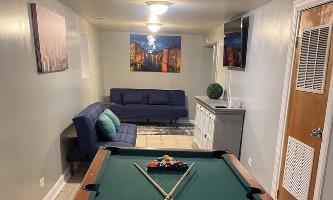 South Chicago Appartement | Lovely 4 Bedroom W/ Pool Table