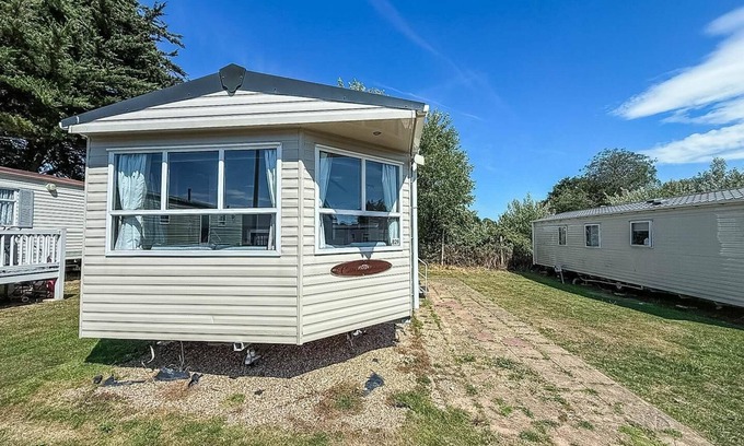 Clacton-on-Sea Maison | Lovely 8 berth caravan at Valley Farm Holiday Park ref 46829V