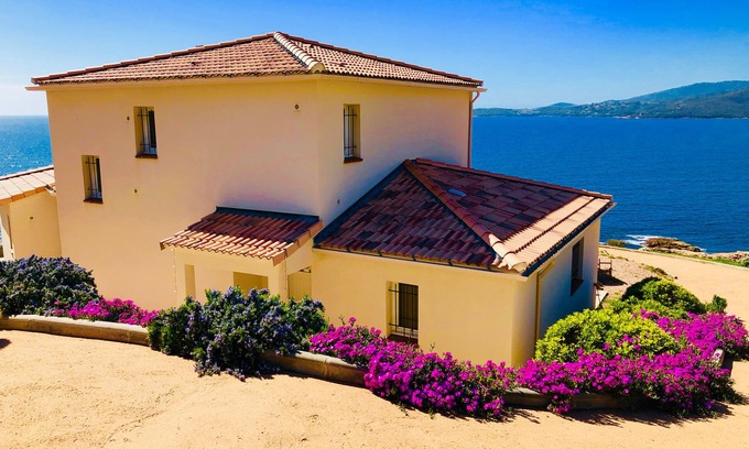 Coggia Appartement | JOLI STUDIO CLIMATISÉ POUR 2 PERSONNES SUPERBE VUE SUR LE GOLFE & PLAGE À SAGONE
