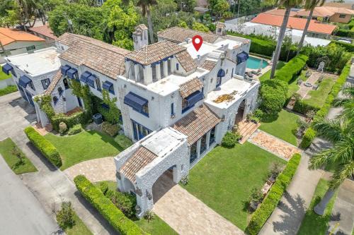 Hollywood Lakes Maison | Lovely Andalusian Villa: Nature History Combined