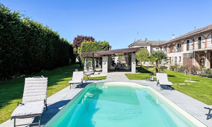 Castell'Alfero Appartement | Agréable appartement pour 4 personnes avec WIFI, piscine, TV, patio et animaux admis