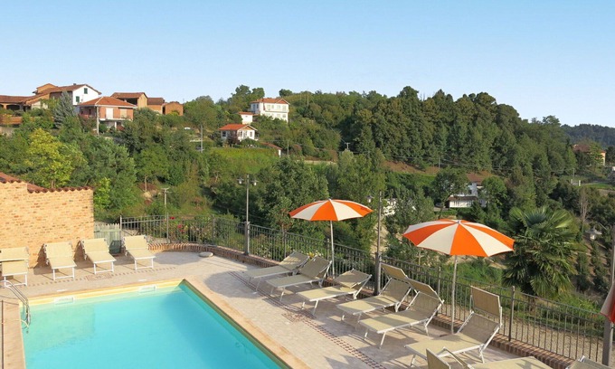 Cossombrato Appartement | Bel appartement avec WIFI, climatisation, piscine, TV, patio et animaux admis