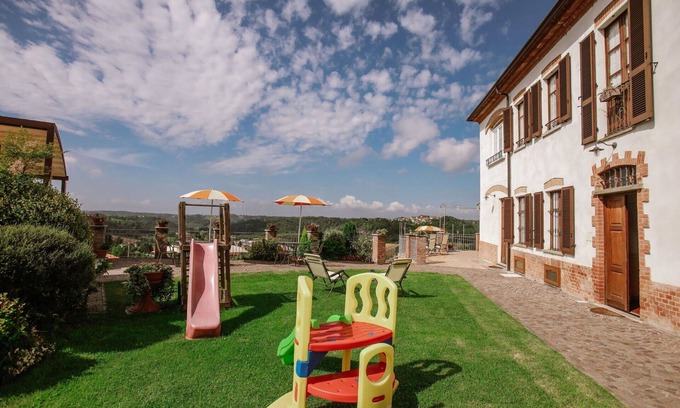 Cossombrato Appartement | Bel appartement pour 4 personnes avec climatisation, piscine, WIFI, TV, patio et animaux admis