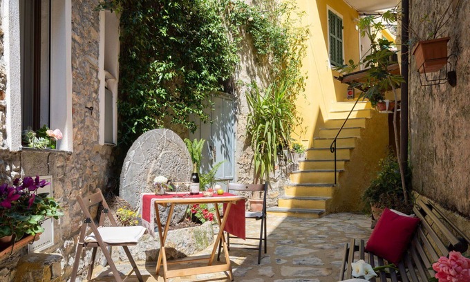 Pietrabruna Appartement | Joli appartement pour 4 personnes avec climatisation, WIFI, TV, terrasse et animaux admis