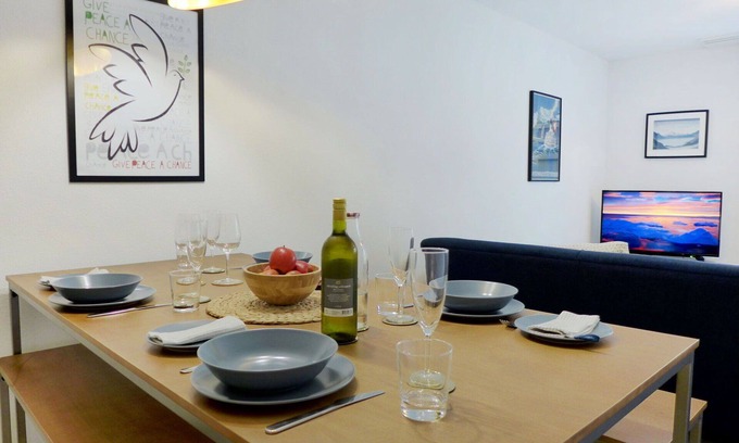 Blausee Appartement | Confortable appartement pour 4 personnes avec WIFI, TV, balcon, animaux admis et parking