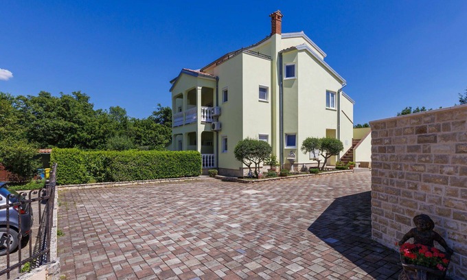 Cancini Appartement | Agréable appartement pour 4 personnes avec climatisation, WIFI, TV, terrasse et parking