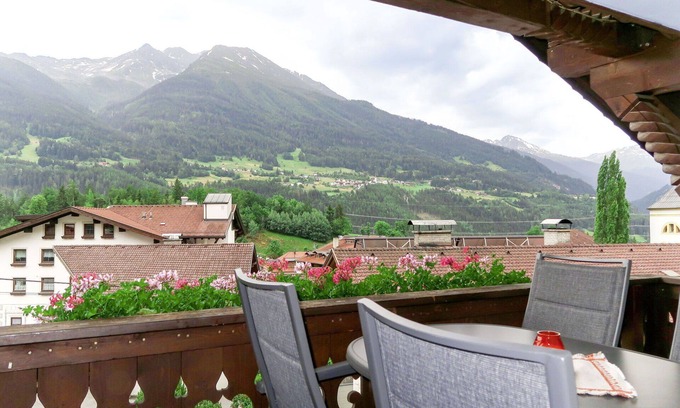 Grins Appartement | Confortable appartement pour 5 personnes avec WIFI, TV et balcon