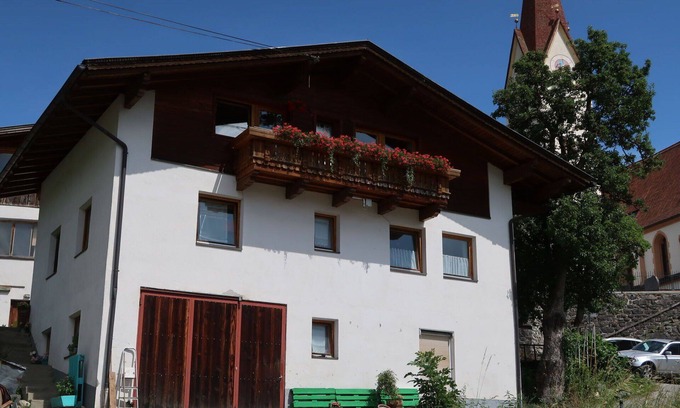 Kauns Appartement | Confortable appartement pour 6 personnes avec WIFI, TV, balcon, animaux admis et parking
