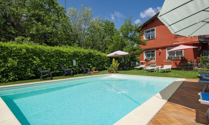 Marliana Appartement | Bel appartement pour 7 personnes avec WIFI, piscine, TV, terrasse et animaux admis