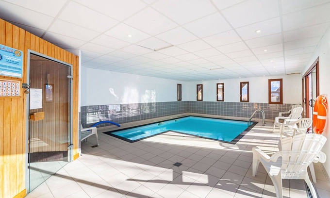 Les Bottieres Appartement | Joli appartement pour 6 personnes avec internet, piscine, TV, balcon, animaux admis et parking