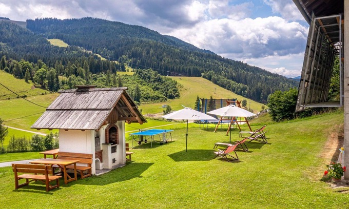 Arriach Villa | Confortable appartement dans une maison de vacances pour 9 personnes avec WIFI, TV, patio et parking