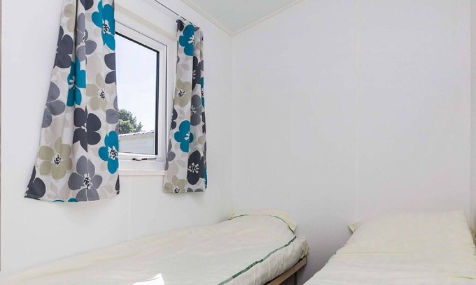 Houthalen Maison | Lovely apartment in villa for 6 guests with pool, hot tub, TV, terrace and parking