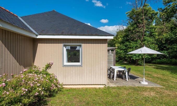 Saumur Maison | Bel appartement dans une maison de vacances avec piscine, internet, TV, terrasse et animaux admis