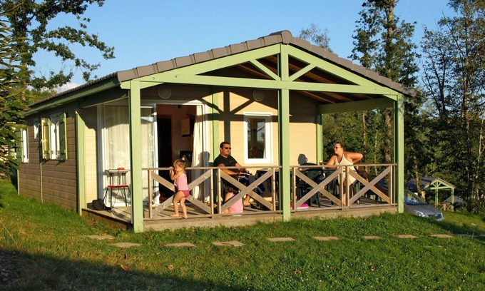 Beynat Maison | Bel appartement dans une maison de vacances avec WIFI, piscine, TV, terrasse et animaux admis