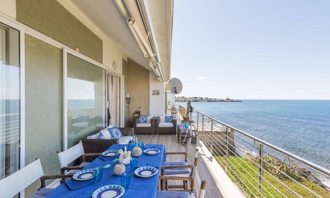 Civitavecchia Appartement | Lovely apartment for 7 people with WIFI, TV, terrace, pets allowed and parking