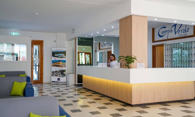 Acaya Autre | Appartement avec WIFI, piscine, climatisation, TV, balcon, animaux admis, parking, près de Lecce