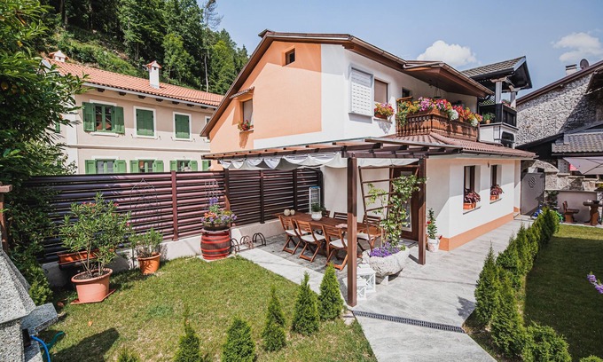 Kobarid Appartement | Lovely Apartment with Terrace & Garden at Soča River