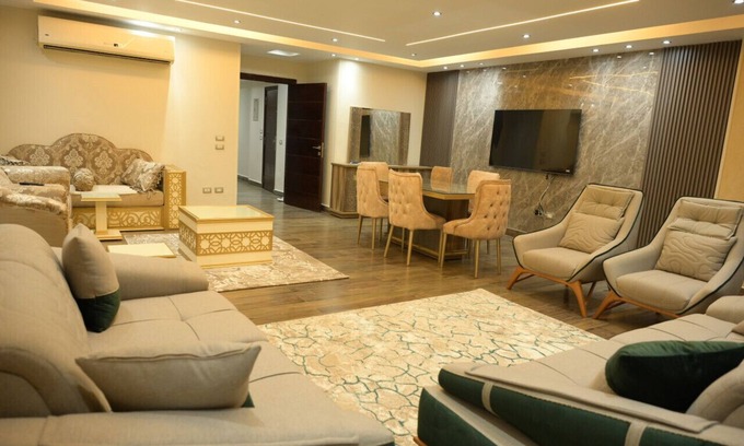 Al Duqqi Appartement | Lovely apt 3 BR in Ad Doqi