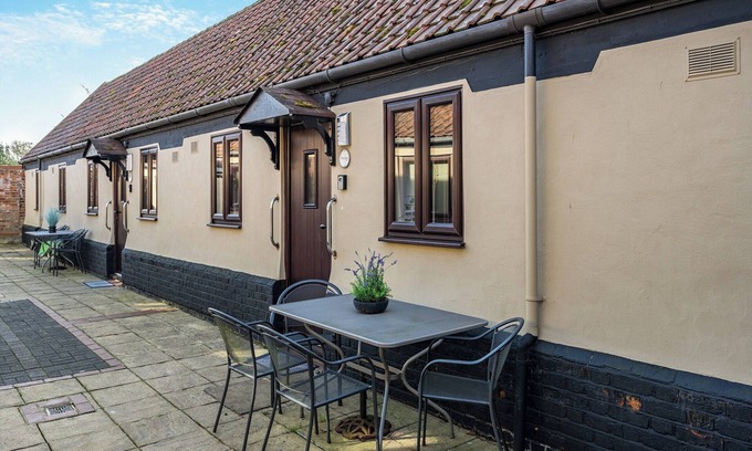 Colchester Appartement | Lovely barn in a beautiful setting with swimming pool.