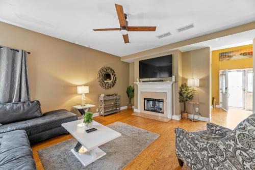 East Point Maison | Lovely Big House with an office in Atlanta, Close to the Airport by Deity Villas