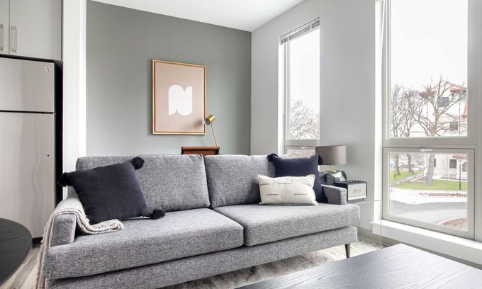 St. Elizabeth's Appartement | Lovely Brighton Studio w/ W/D, Gym, near T & Shops, by Blueground