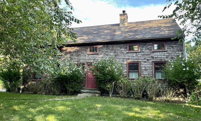 Chilmark Maison | Lovely Chilmark home on Abel's Hill with private beach, pond, tennis, and trails