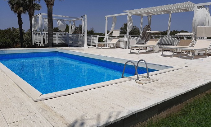 Marina di Mancaversa Appartement | Lovely cottage with pool and whirlpool just minutes from the sea