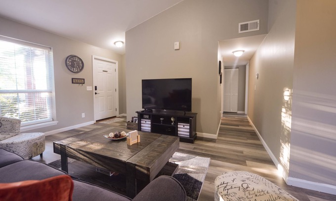 Overland Copropriété | Beau condo entièrement rénové à quelques minutes de West Port Plaza