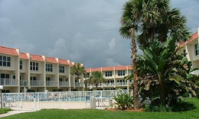 St. Augustine Beach Copropriété | Belle condo sur la plage avec piscine et vue sur l'océan - nouvellement aménagées