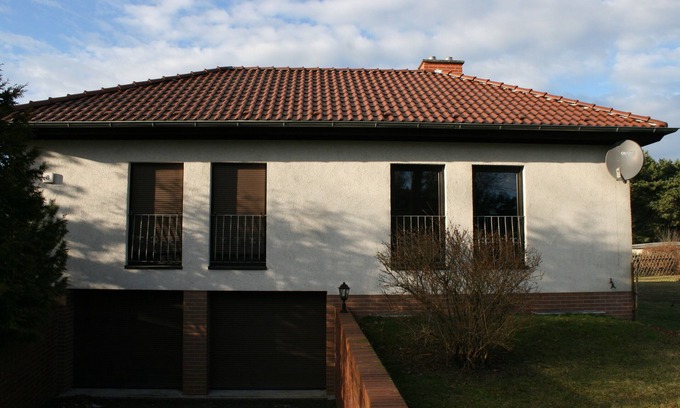 Bornicke Maison | Charmante petite maison dans une zone boisée avec un grand jardin. Animaux acceptés.