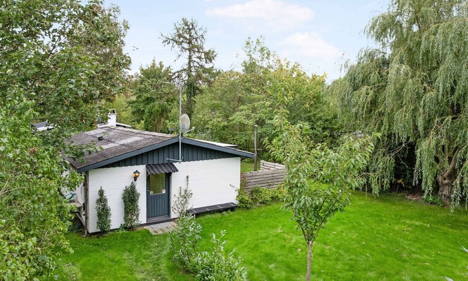 Stubbekobing Maison | Lovely cottage w. wilderness tub by Sortsø Beach