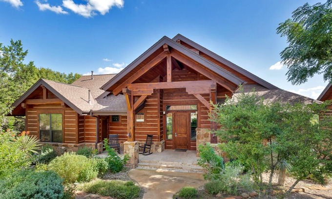 Jonestown Cottage | Cottage rustique avec vue sur la colline du pays à Hollow Resort, 4 piscines