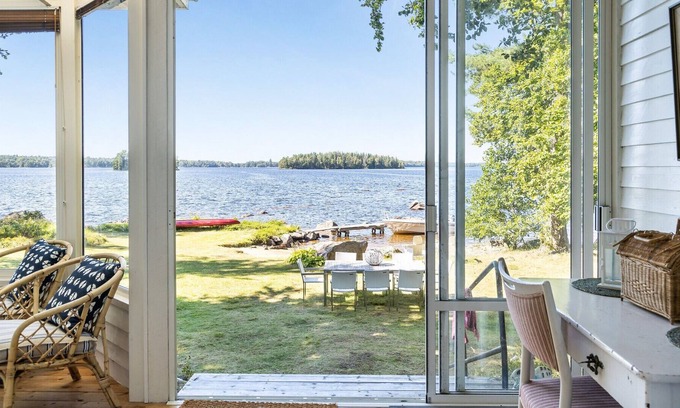 Vaxjo Municipality Maison | Lovely cottage with fantastic location and own lake plot by Helgasjön, Växjö | SE06034