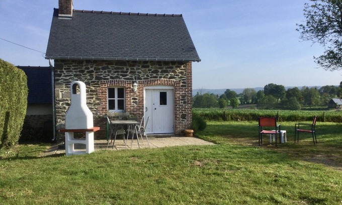 Brecey Cottage | Charmante maisondecampagne dans son proprevergerpaisible avec une vue imprenable