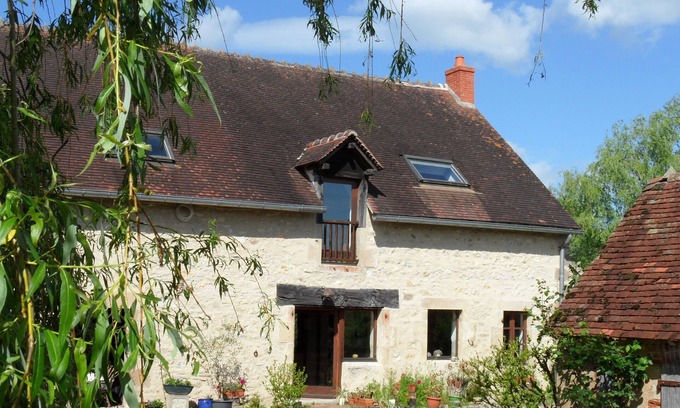 Pouzy-Mesangy Autre | Belle maison de campagne avec vue, étang, jardin et terrasse, située dans 5 acres.