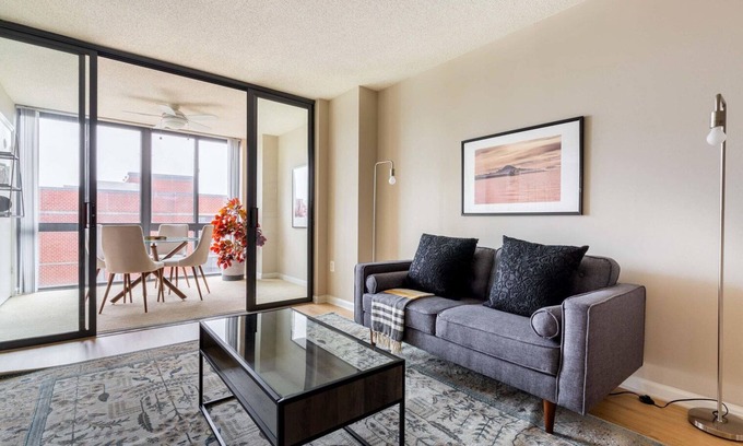 Radnor - Fort Myer Heights Appartement | Lovely Court House 1BR w/ Elevator, Gym & W/D, nr Plaza, by Blueground