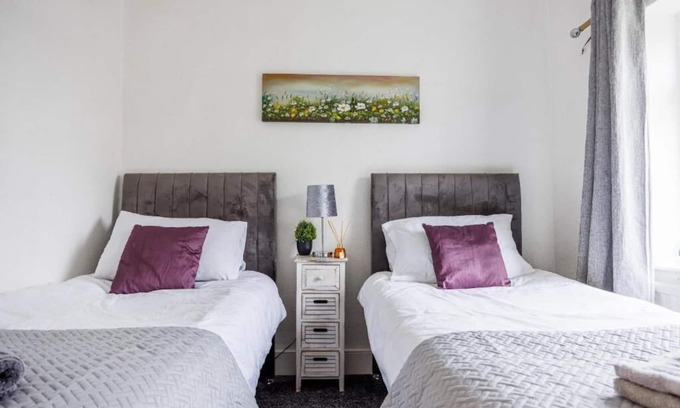 Southend-on-Sea Appartement | Radiant & Spacious 2BR Excellent Location w/ WiFi & Netflix by Everhome Ltd