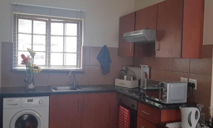 Pretoria Appartement | Lovely & Cozy Studio Unit with Carport!