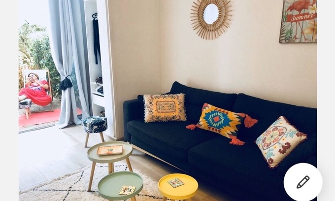 Sete Appartement | Joli studio cosy avec terrasse en rez de jardin et parking.