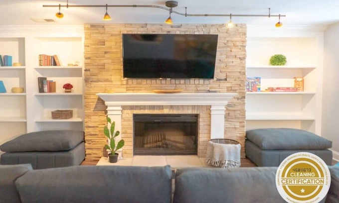 Central West End Copropriété | Lovely CWE 2BR | Private Parking / ABODEbucks