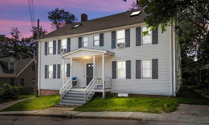 Amesbury Appartement | Lovely Downtown Oasis ~ Hospitals/Colleges/Beaches