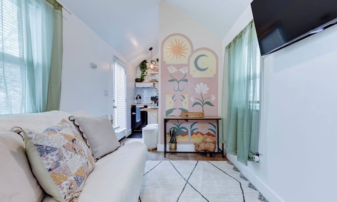 Rosewood Maison | Lovely East Austin Tiny Home!