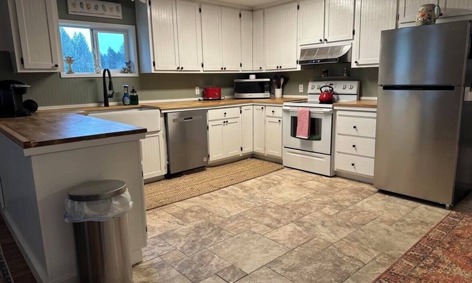 Arlington Autre | Lovely farmhouse and cottage with WiFi in Arlington