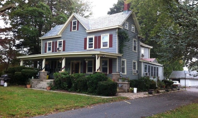 Imlaystown Autre | Lovely Farmhouse-Queen Mary Guest House by the Vineyards- in East Windsor, NJ